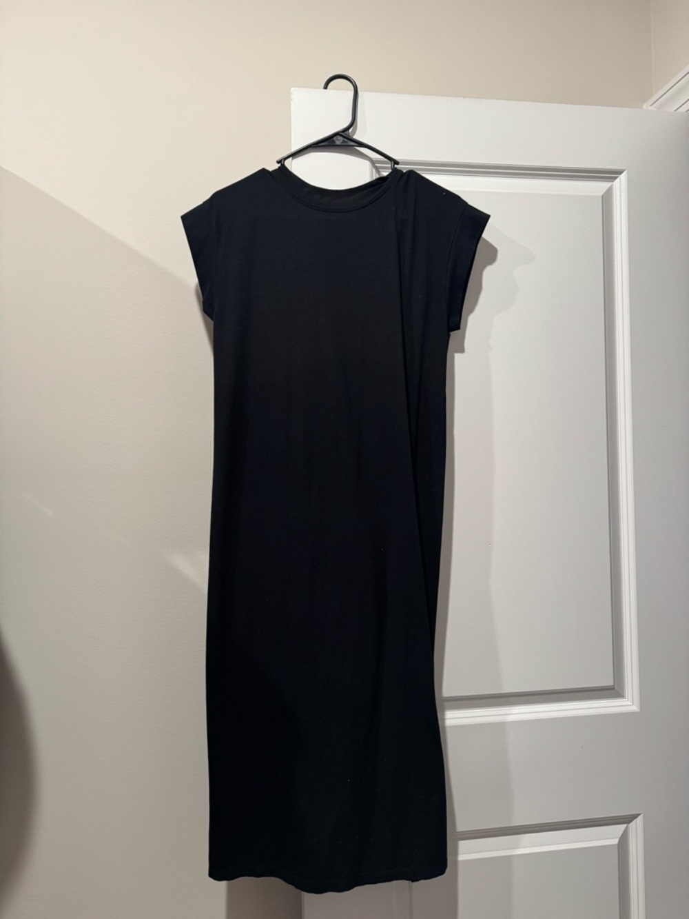 Black Cap-Sleeve Midi Dress
